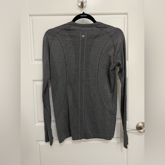 Lulu Swiftly Tech Tee Long Sleeve - Picture 2 of 2